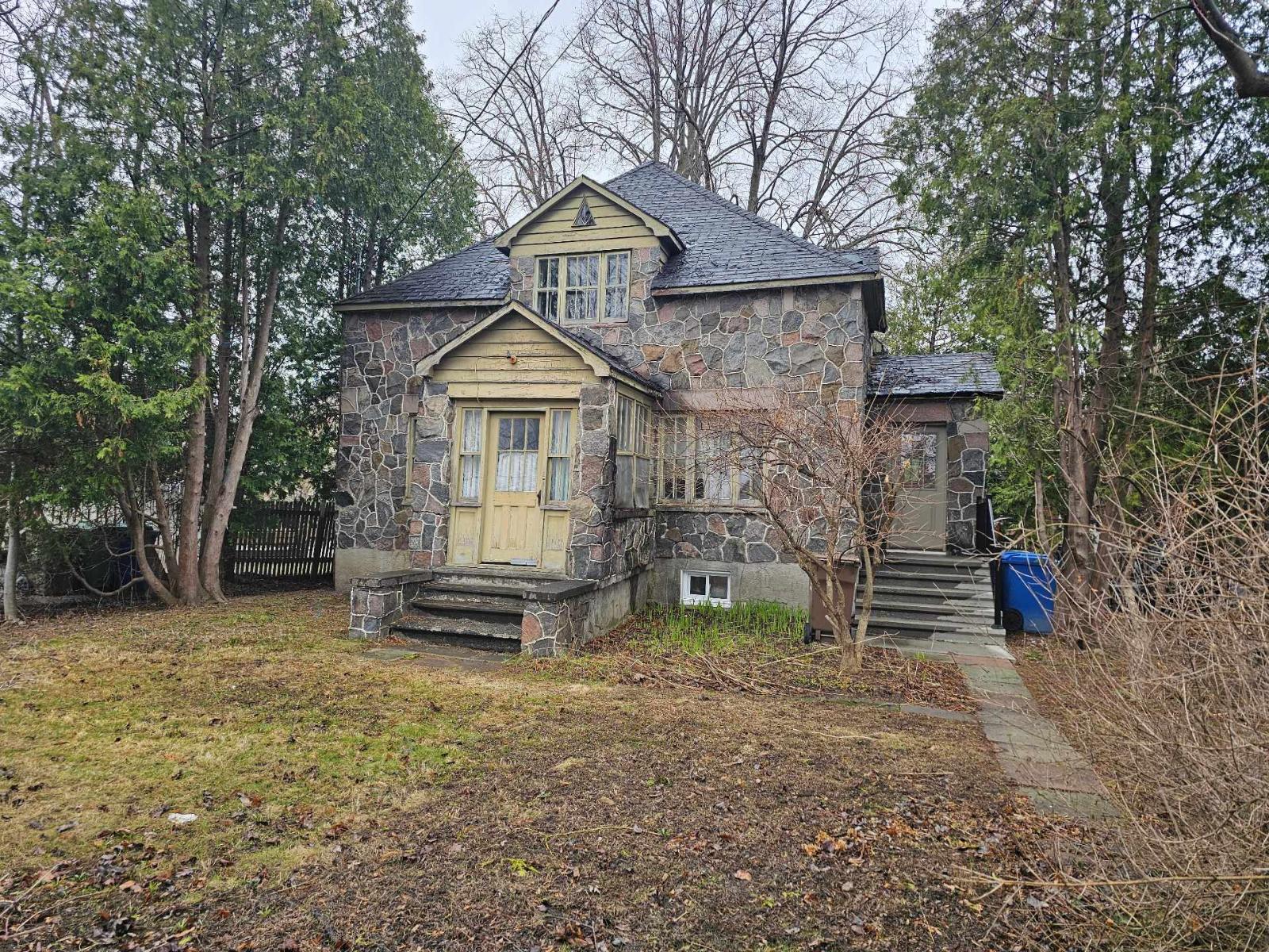 241 Rue Principale, Saint-Basile-le-Grand, Quebec J3N1H3