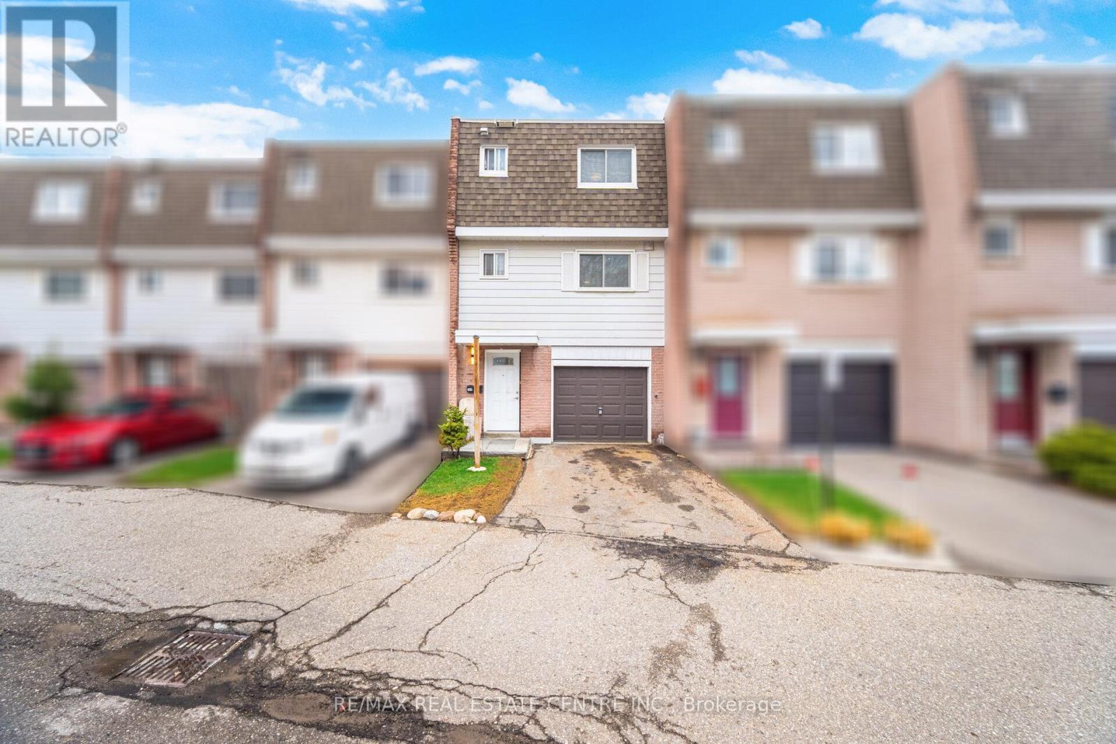 Row / Townhouse for Sale in 20A - 830 WESTLOCK ROAD|Mississauga (Erindale), Ontario L5C1K6 3