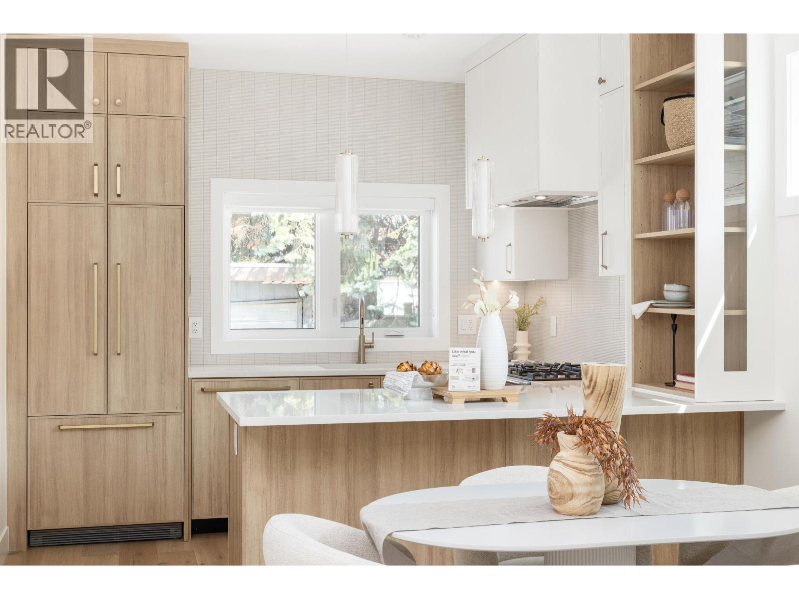 3143 E 19 AVENUE|Vancouver, British Columbia V5M2T2