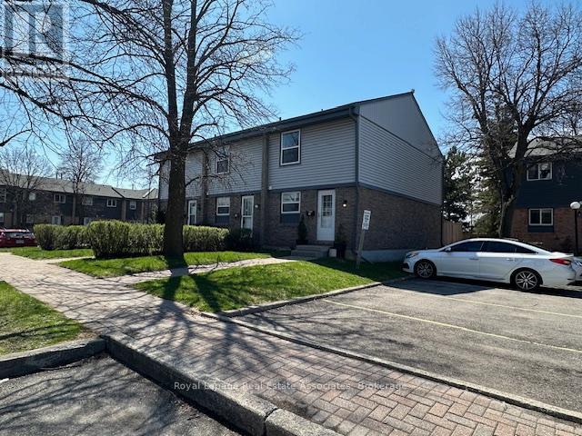 Row / Townhouse for Sale in 85 - 6699 FALCONER DRIVE|Mississauga (Streetsville), Ontario L5N2E3 2