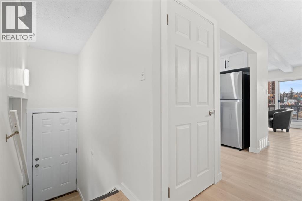 Duplex for Sale in 8547 47 Avenue NW|Calgary, Alberta T3B1Z8 3