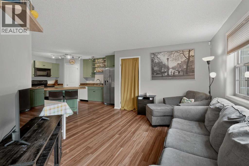 Row / Townhouse for Sale in 105, 23 Everridge Square SW|Calgary, Alberta T2Y5J6 5