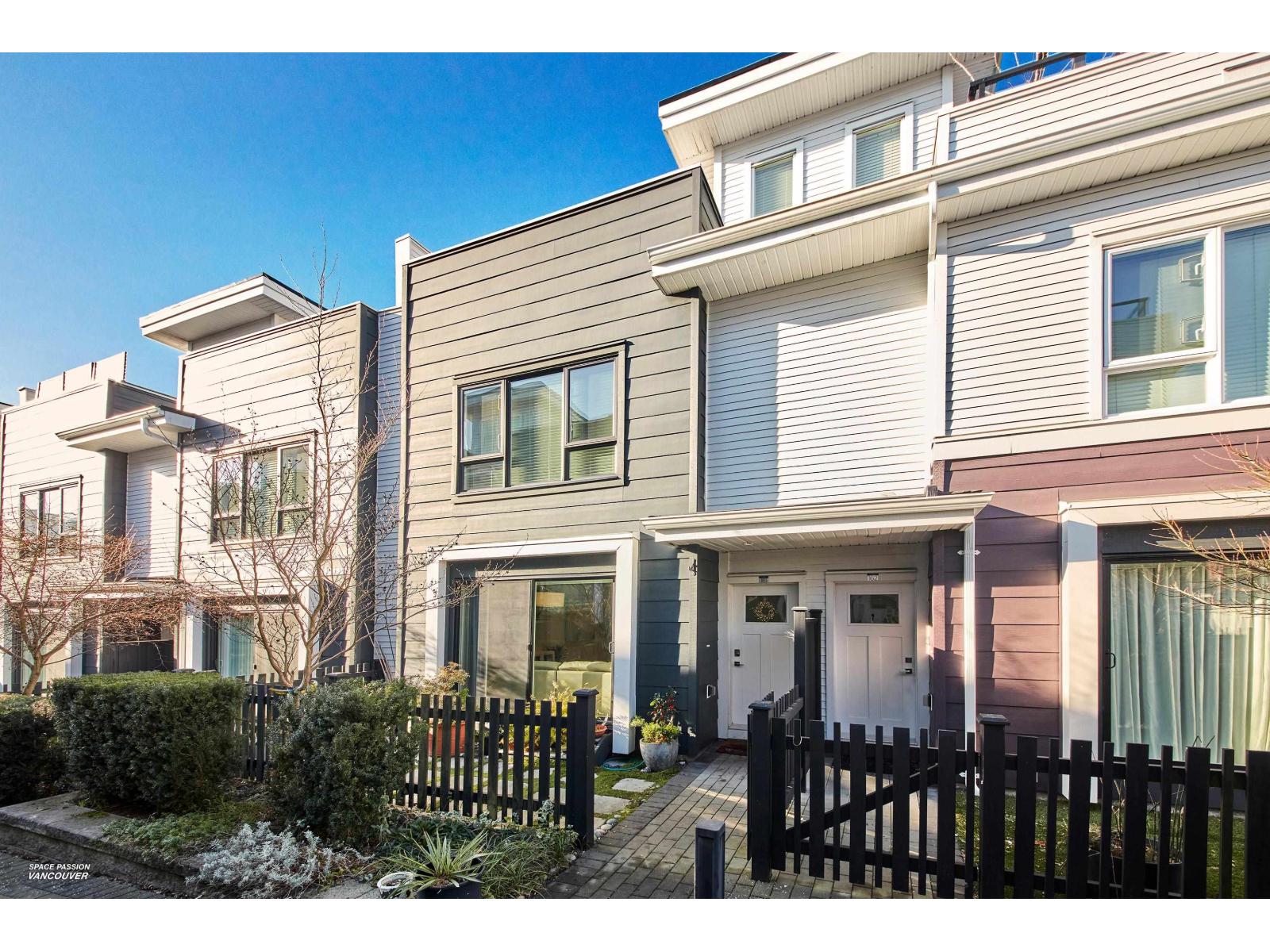 For sale: 161 2280 163 STREET, Surrey, British Columbia V3Z0S4