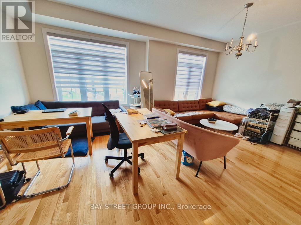 Row / Townhouse for Sale in 3038 GEORGE SAVAGE AVENUE|Oakville (GO Glenorchy), Ontario L6M0Z1 2