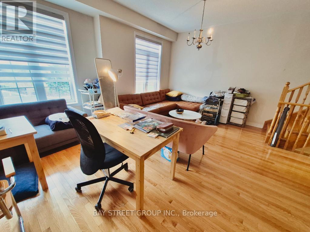 Row / Townhouse for Sale in 3038 GEORGE SAVAGE AVENUE|Oakville (GO Glenorchy), Ontario L6M0Z1 3