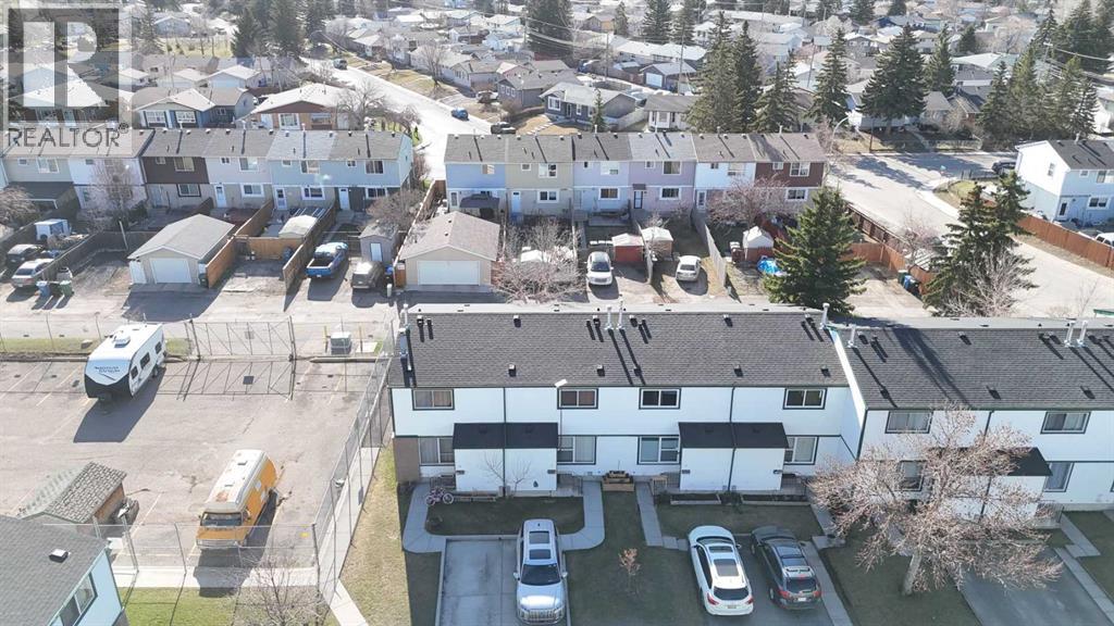 Row / Townhouse for Sale in 6, 100 Pennsylvania Road SE|Calgary, Alberta T2A4Y8 2