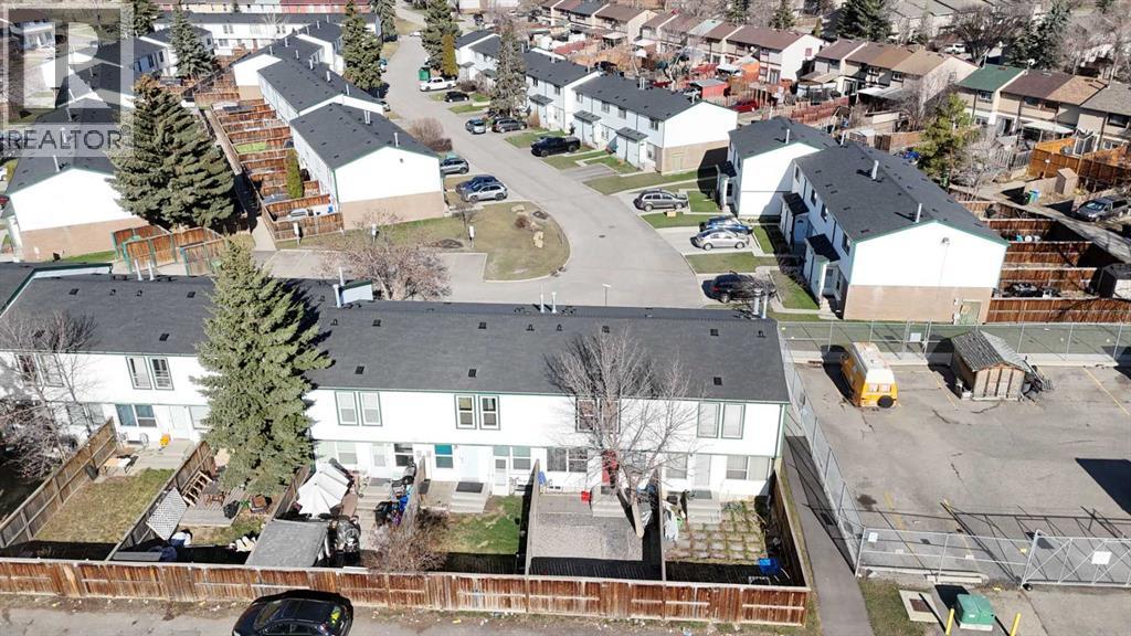 Row / Townhouse for Sale in 6, 100 Pennsylvania Road SE|Calgary, Alberta T2A4Y8 3