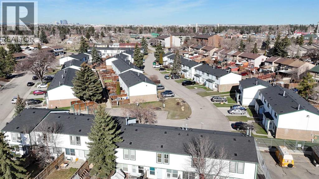 Row / Townhouse for Sale in 6, 100 Pennsylvania Road SE|Calgary, Alberta T2A4Y8 4