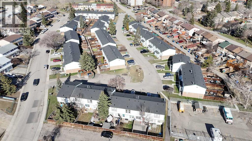 Row / Townhouse for Sale in 6, 100 Pennsylvania Road SE|Calgary, Alberta T2A4Y8 5