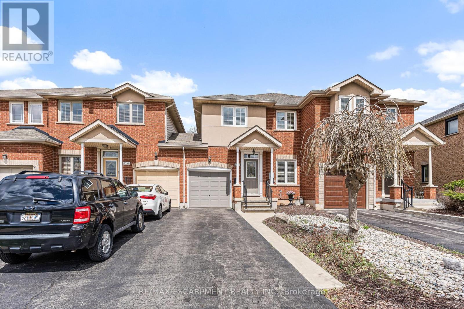 Row / Townhouse for Sale in 2393 DALEBROOK DRIVE|Oakville (WC Wedgewood Creek), Ontario L6H6K4 2
