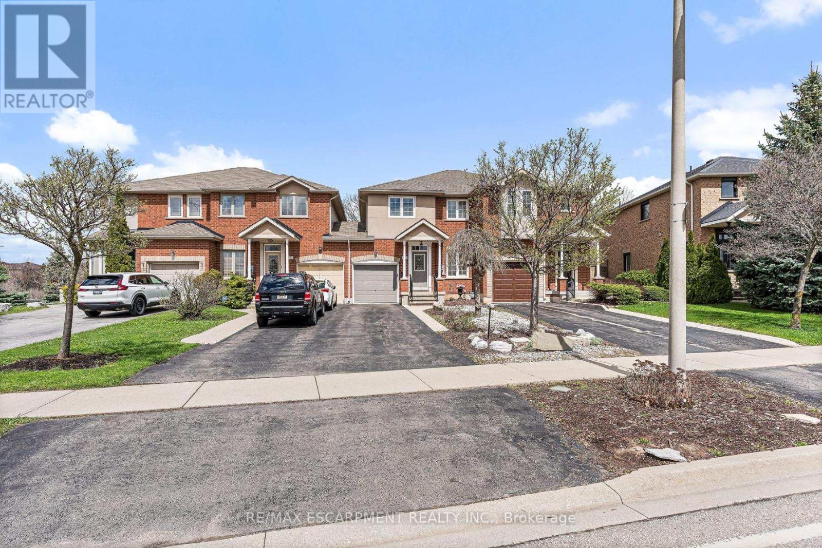 Row / Townhouse for Sale in 2393 DALEBROOK DRIVE|Oakville (WC Wedgewood Creek), Ontario L6H6K4 3