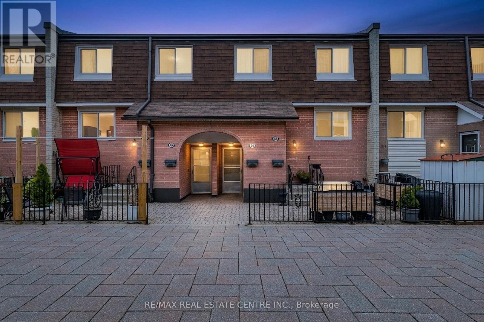 Row / Townhouse for Sale in 59 - 2170 BROMSGROVE ROAD|Mississauga (Clarkson), Ontario L5J4J2