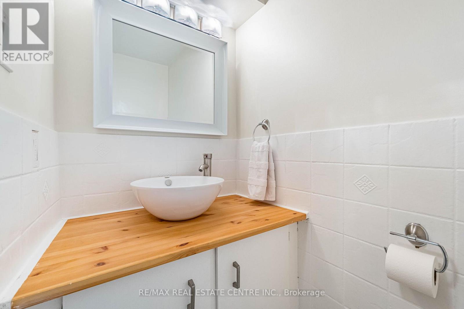 Row / Townhouse for Sale in 59 - 2170 BROMSGROVE ROAD|Mississauga (Clarkson), Ontario L5J4J2 5