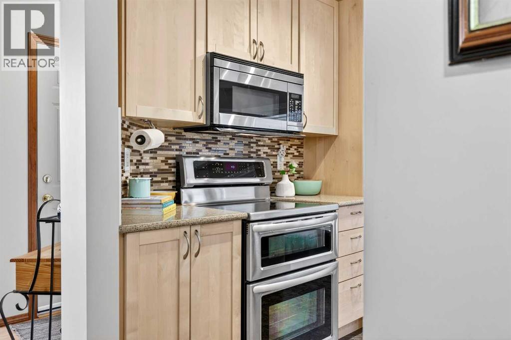 House for Sale in 886 Erin Woods Drive SE|Calgary, Alberta T2B3C4 4