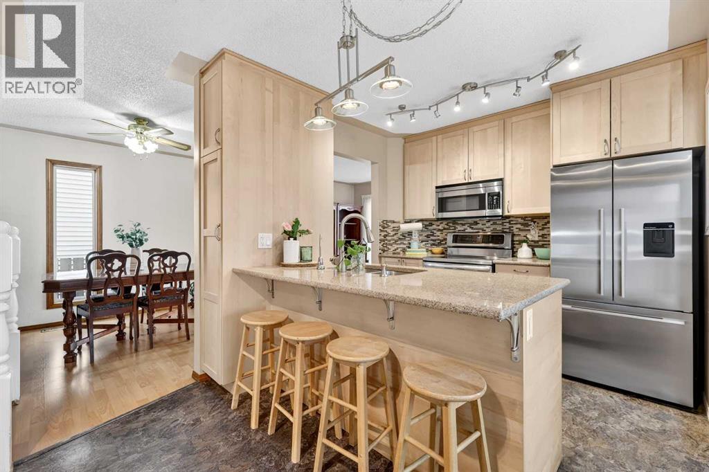 House for Sale in 886 Erin Woods Drive SE|Calgary, Alberta T2B3C4 5