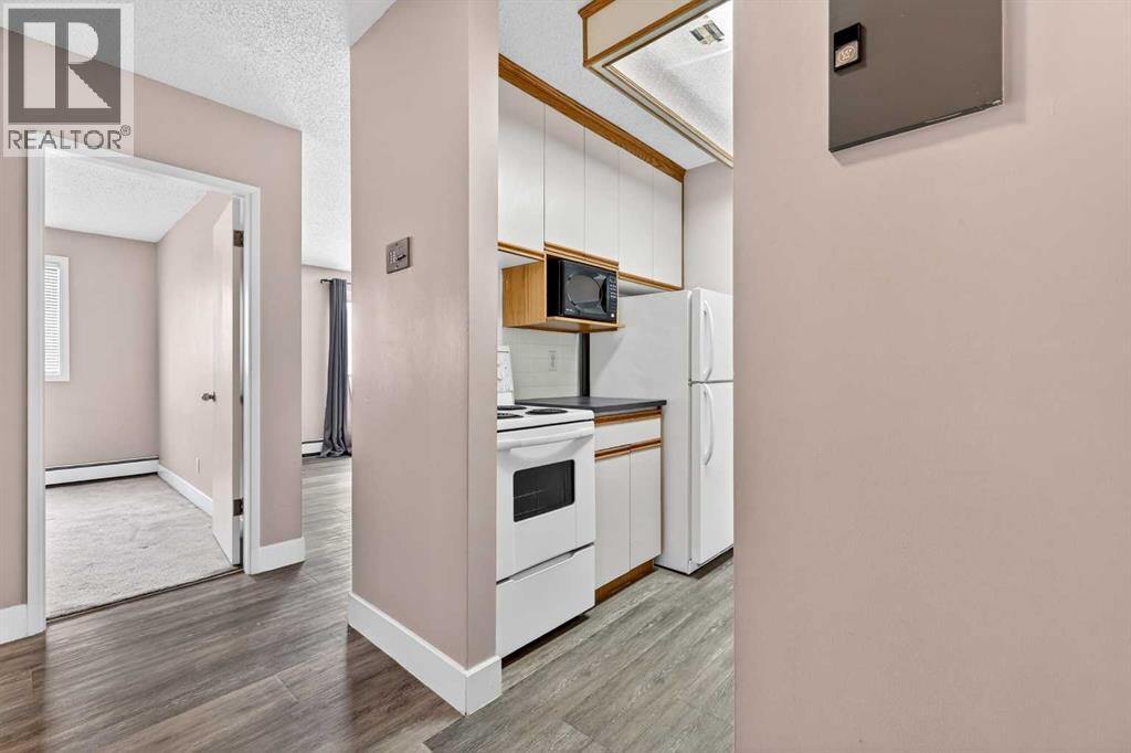 Apartment for Sale in 402, 635 56 Avenue SW|Calgary, Alberta T2V0G9 3