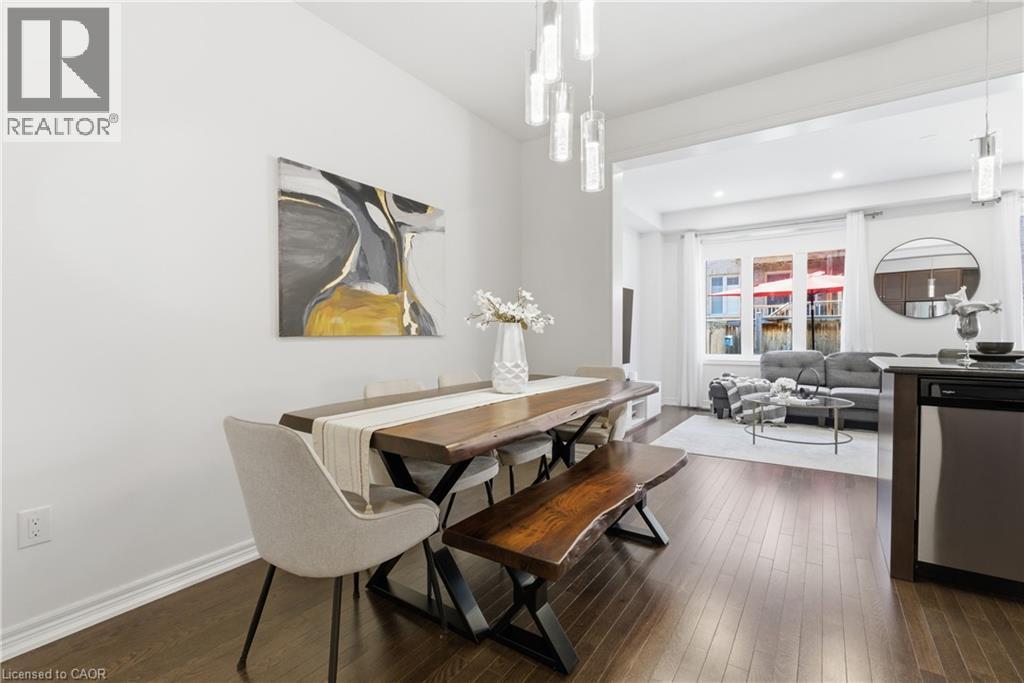 Row / Townhouse for Sale in 383 WHEAT BOOM Drive|Oakville, Ontario L6H0R3 4