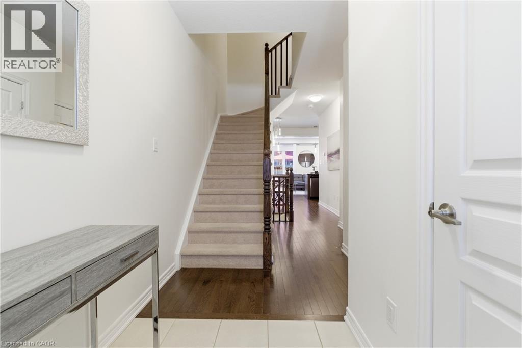 Row / Townhouse for Sale in 383 WHEAT BOOM Drive|Oakville, Ontario L6H0R3 3