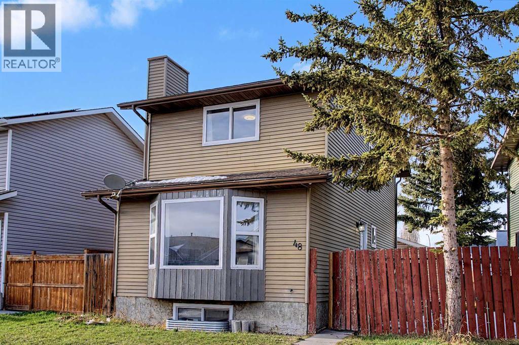 House for Sale in 48 Whitworth Way NE|Calgary, Alberta T1Y6A8 2