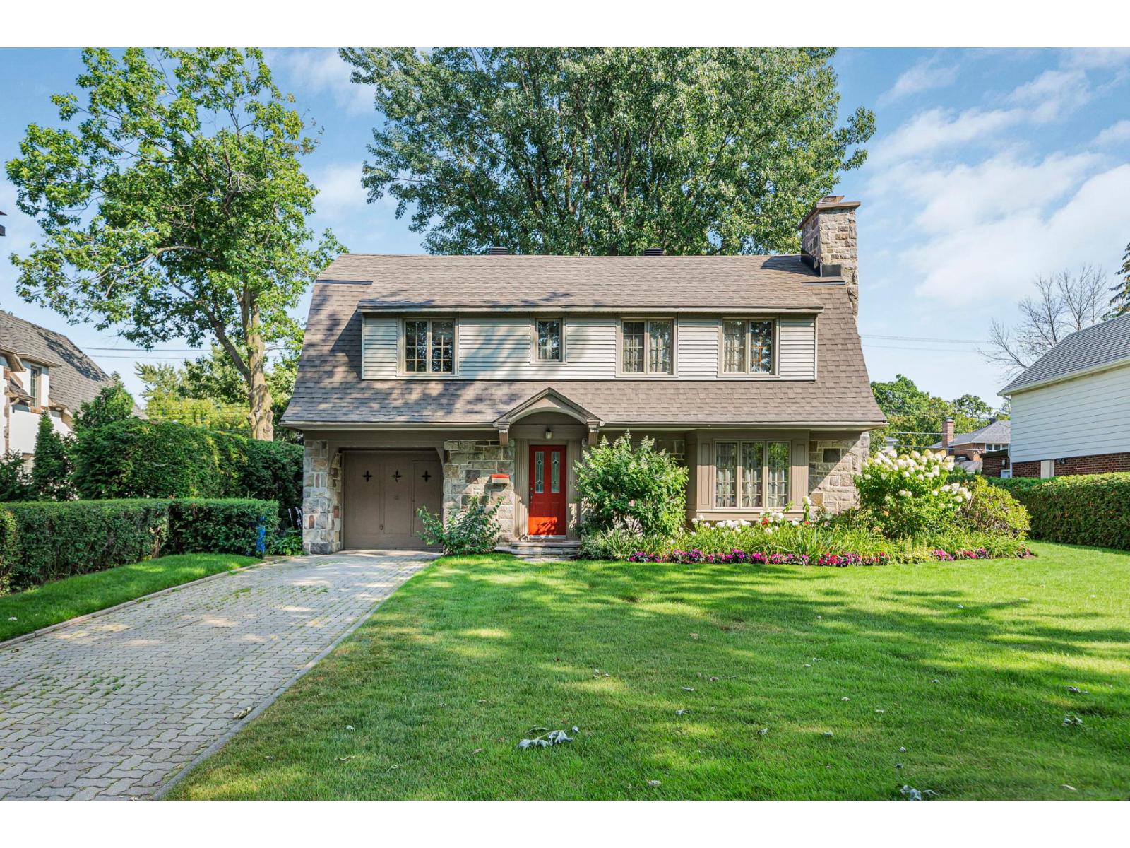 216 Crois. Geneva, Mont-Royal, Quebec H3R2A8