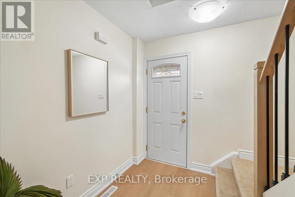 Row / Townhouse for Sale in 72 - 1556 LANCASTER DRIVE|Oakville (FA Falgarwood), Ontario L6H2Z4 3