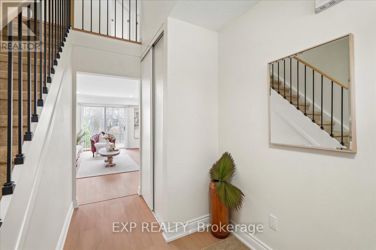 Row / Townhouse for Sale in 72 - 1556 LANCASTER DRIVE|Oakville (FA Falgarwood), Ontario L6H2Z4 4