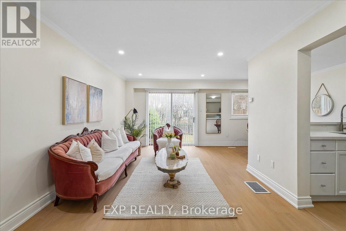 Row / Townhouse for Sale in 72 - 1556 LANCASTER DRIVE|Oakville (FA Falgarwood), Ontario L6H2Z4 5