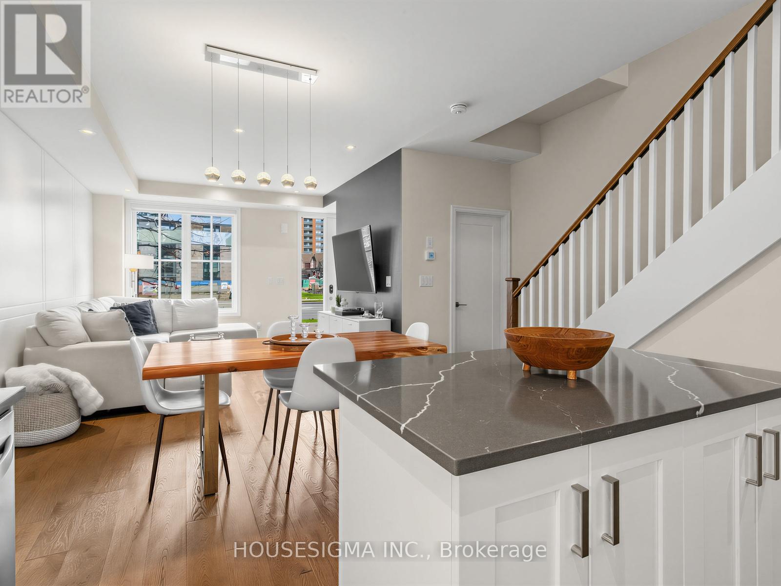 Row / Townhouse for Sale in 615 - 1190 CAWTHRA ROAD|Mississauga (Mineola), Ontario L5G0A5 5