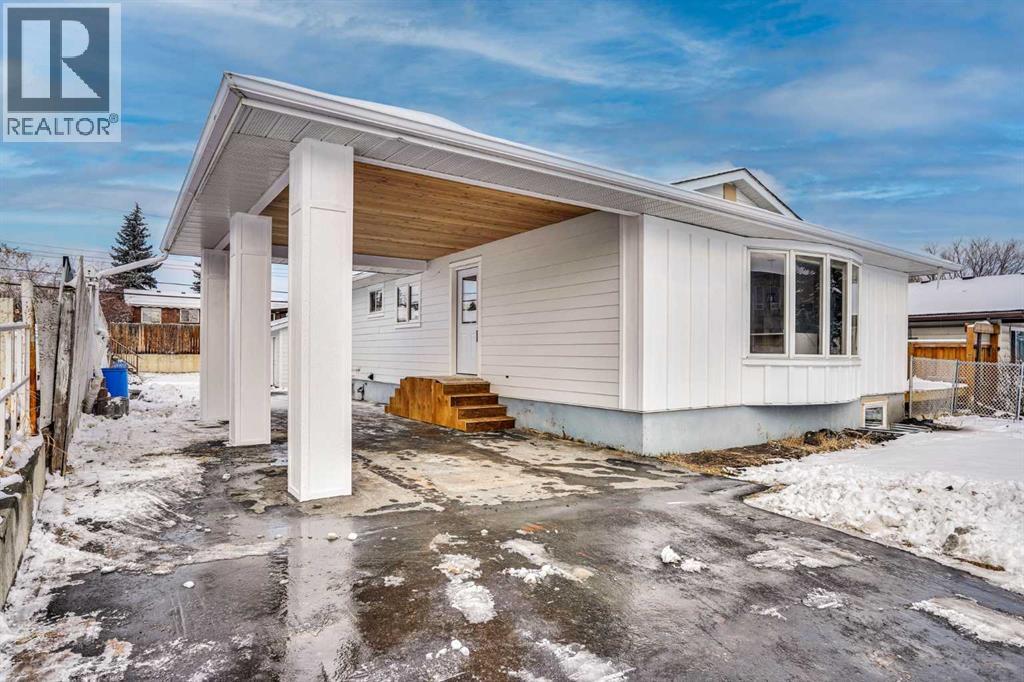 House for Sale in 908 Stonehaven Road SW|Calgary, Alberta T2W0P6 3