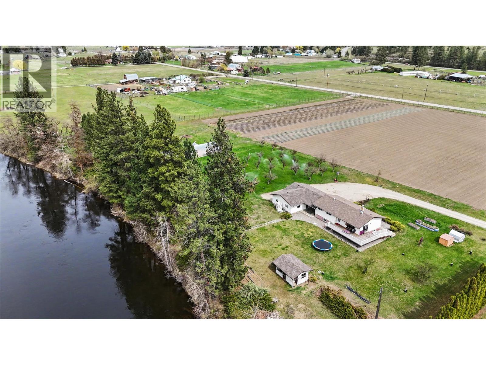 For sale: 3845 CARSON Road, Grand Forks, British Columbia V0H1H4 ...