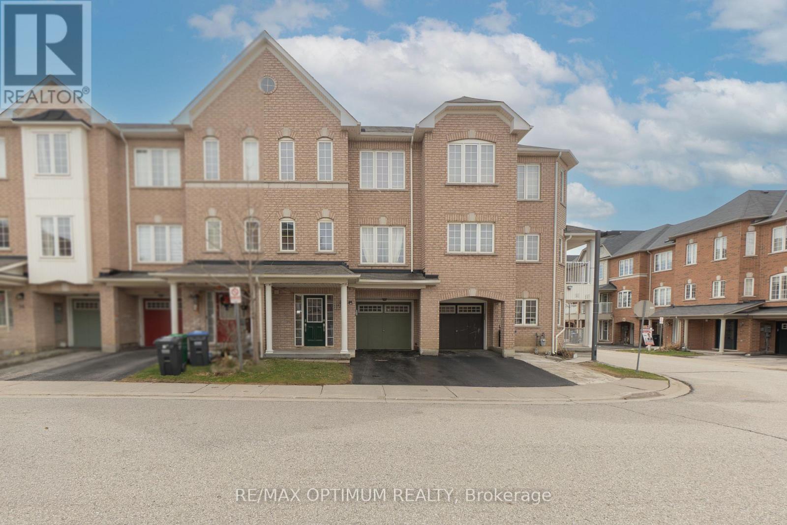 Row / Townhouse for Sale in 12 GATLIN STREET|Brampton (Bram West), Ontario L6Y0R6 2