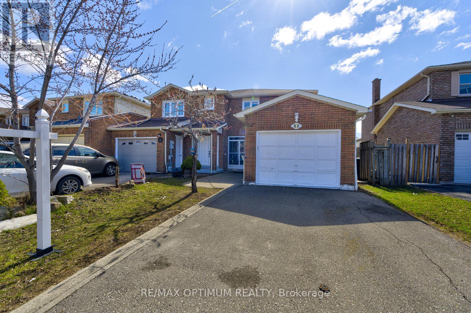 Row / Townhouse for Sale in 53 DUTCH CRESCENT|Brampton (Fletcher's Creek South), Ontario L6Y3X2 4