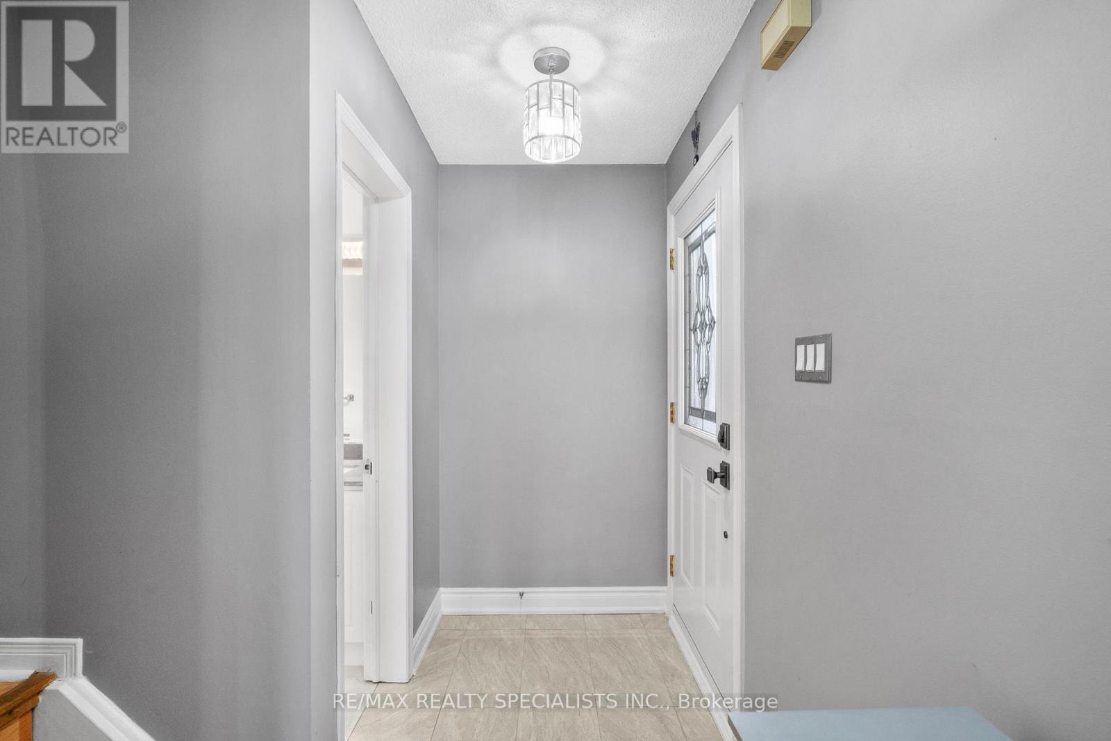 Row / Townhouse for Sale in 121 TULIP DRIVE|Brampton (Fletcher's Creek South), Ontario L6Y3X6 4