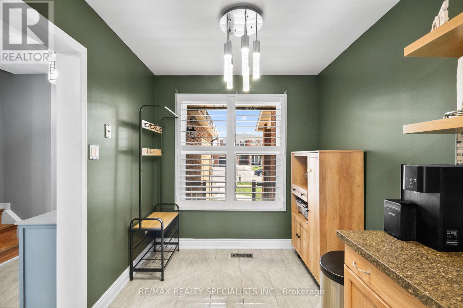 Row / Townhouse for Sale in 121 TULIP DRIVE|Brampton (Fletcher's Creek South), Ontario L6Y3X6 5