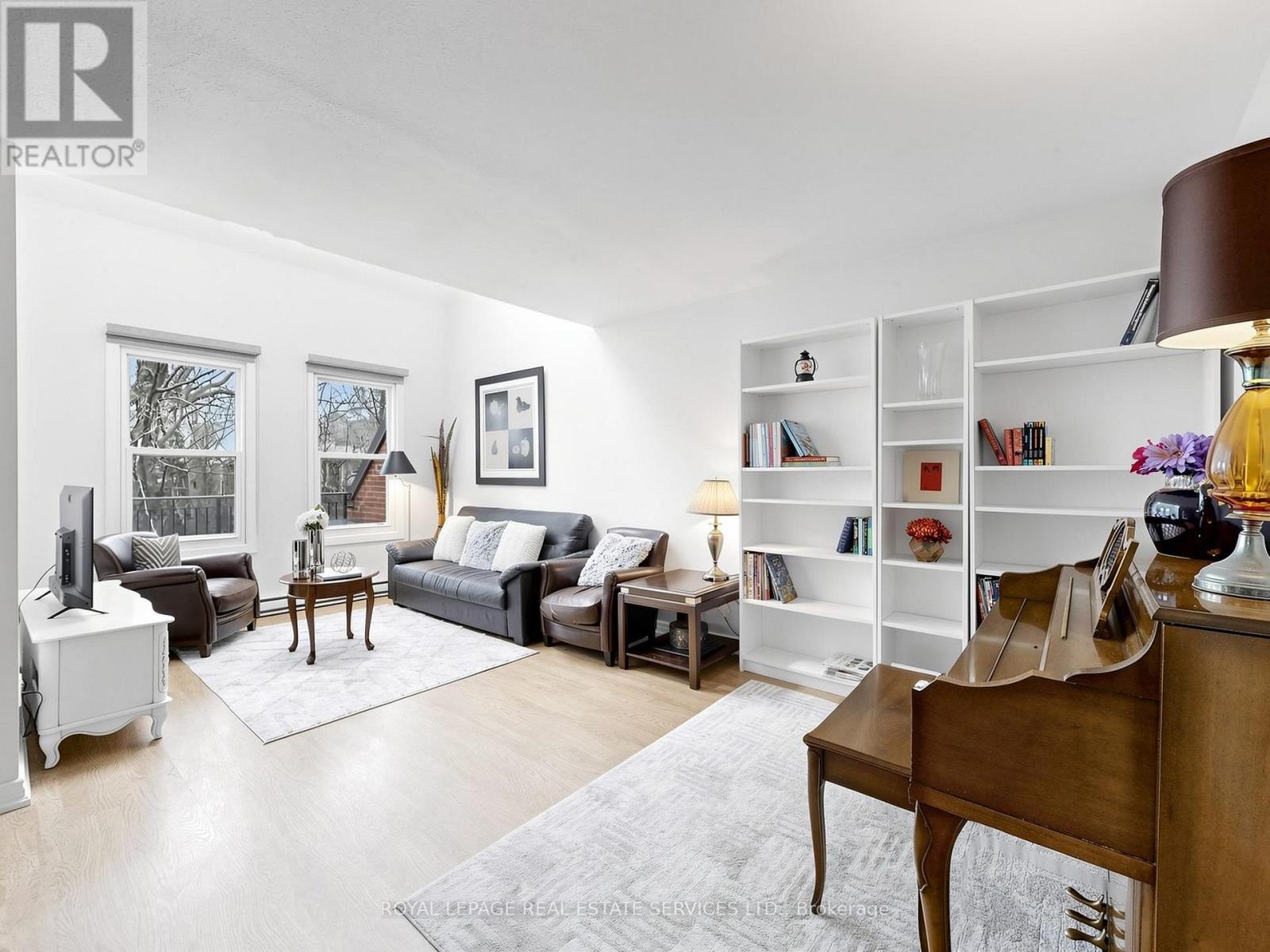 Row / Townhouse for Sale in 21 - 530 FALGARWOOD DRIVE|Oakville (FA Falgarwood), Ontario L6H1N3 4