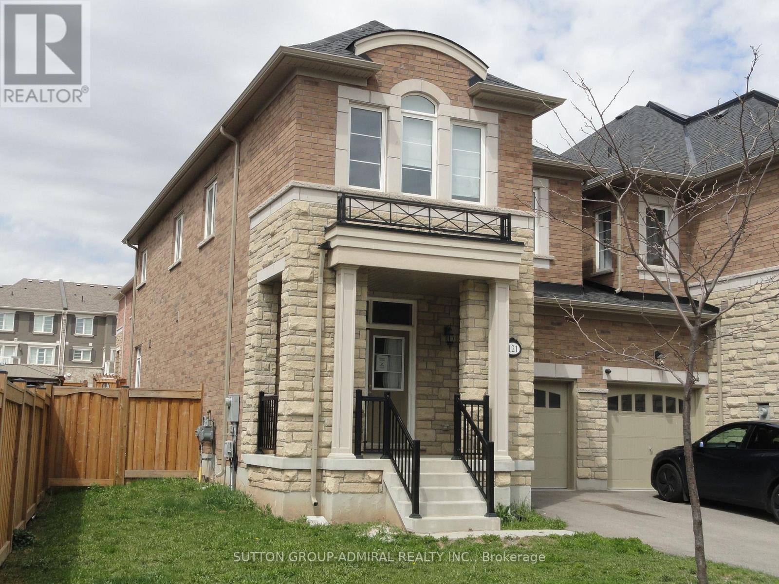 Row / Townhouse for Sale in 121 MARIGOLD GARDENS|Oakville (GO Glenorchy), Ontario L6H0X1 2