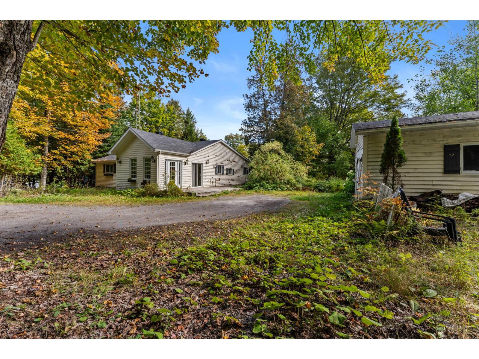 For sale: 1 Ch. du Cap, Austin, Quebec J0B1B0 - 24006239 | REALTOR.ca