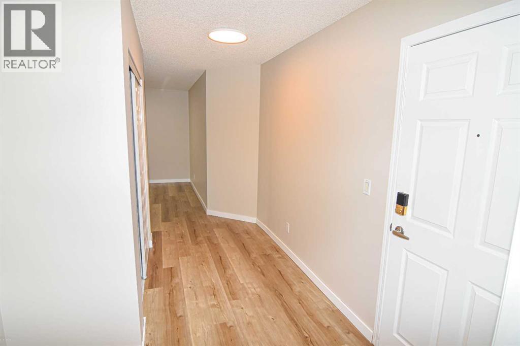 Apartment for Sale in 109, 2022 Canyon Meadows Drive SE|Calgary, Alberta T2J7H1 5