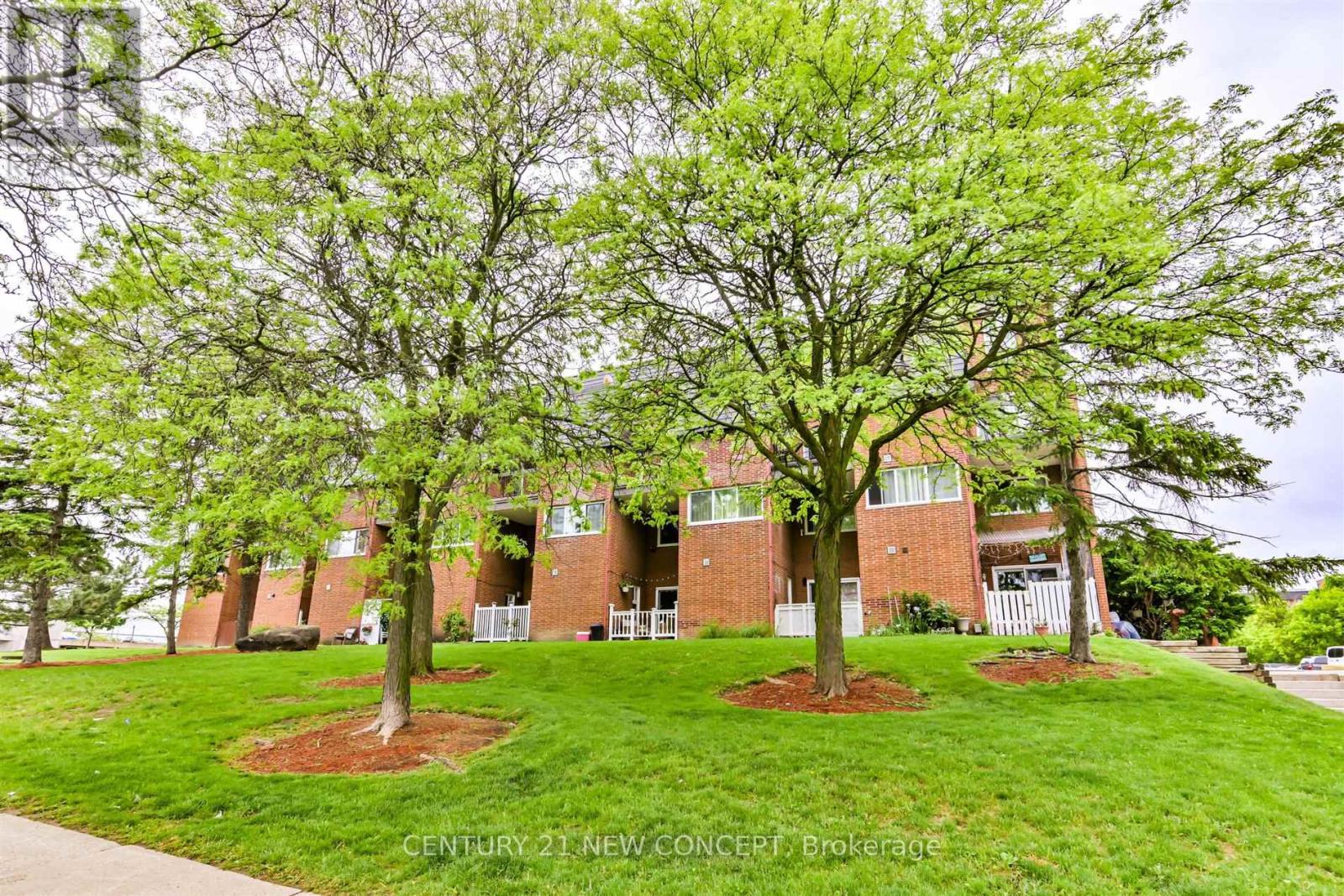 Row / Townhouse for Sale in 112 - 1455 WILLIAMSPORT DRIVE|Mississauga (Applewood), Ontario L4X2T5 2