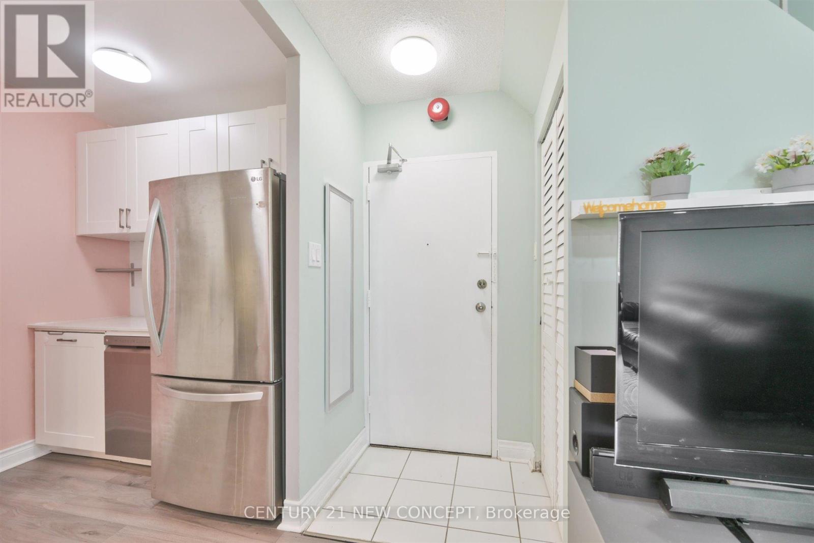 Row / Townhouse for Sale in 112 - 1455 WILLIAMSPORT DRIVE|Mississauga (Applewood), Ontario L4X2T5 5