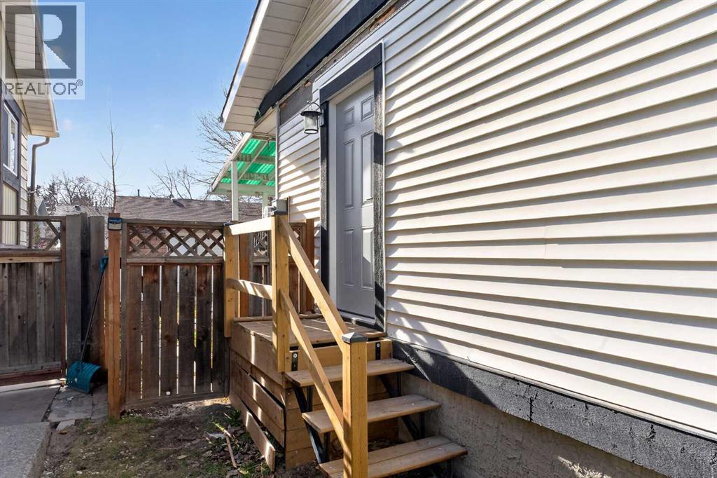 Duplex for Sale in 3319 56 Street NE|Calgary, Alberta T1Y3Y7 4