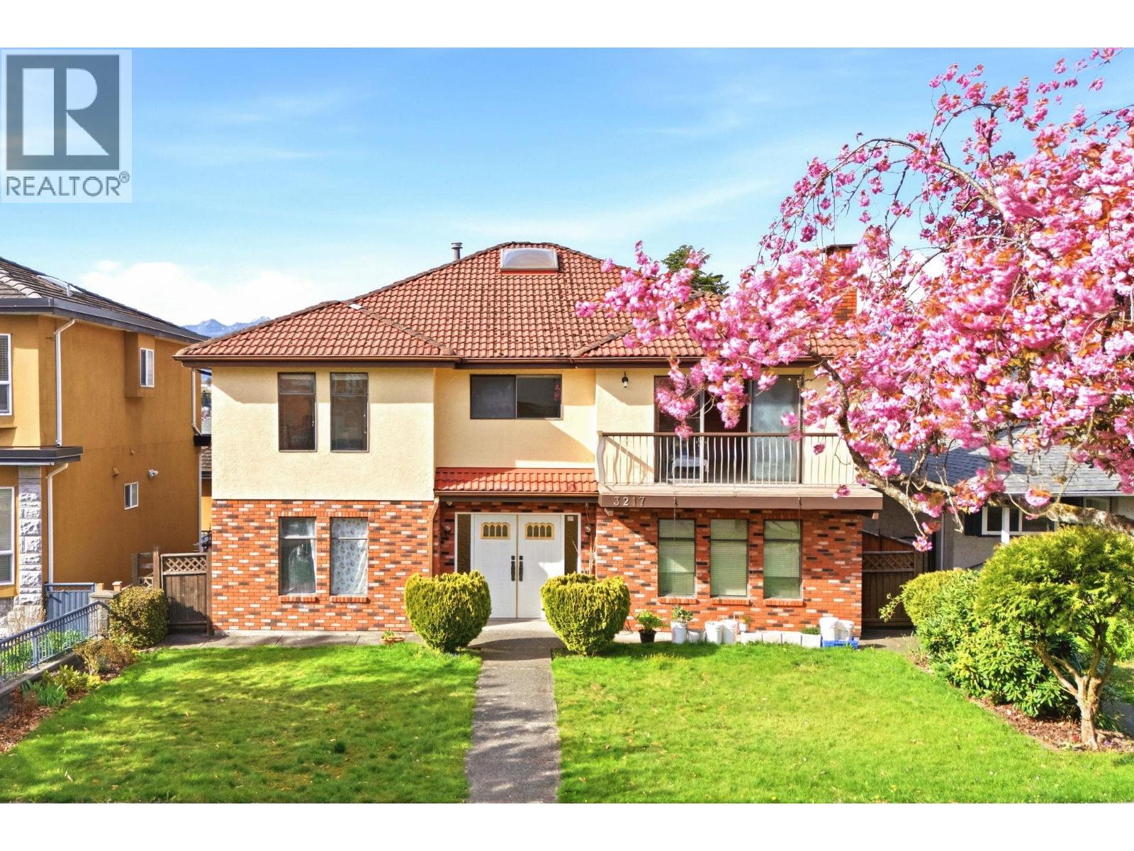 3217 E 18TH AVENUE|Vancouver, British Columbia V5M2R8