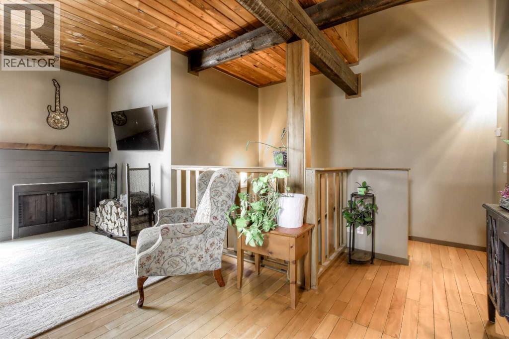 Row / Townhouse for Sale in 172 Oaktree Lane SW|Calgary, Alberta T2V4E4 4