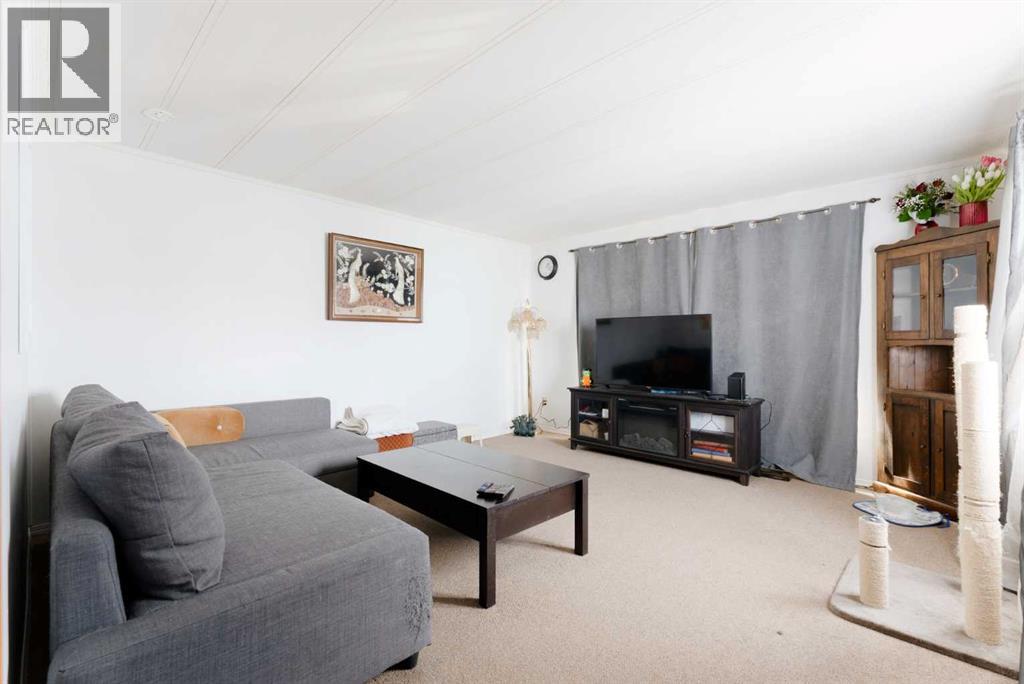 Mobile Home for Sale in 302, 6220 17 Avenue SE|Calgary, Alberta T2A0W6 2