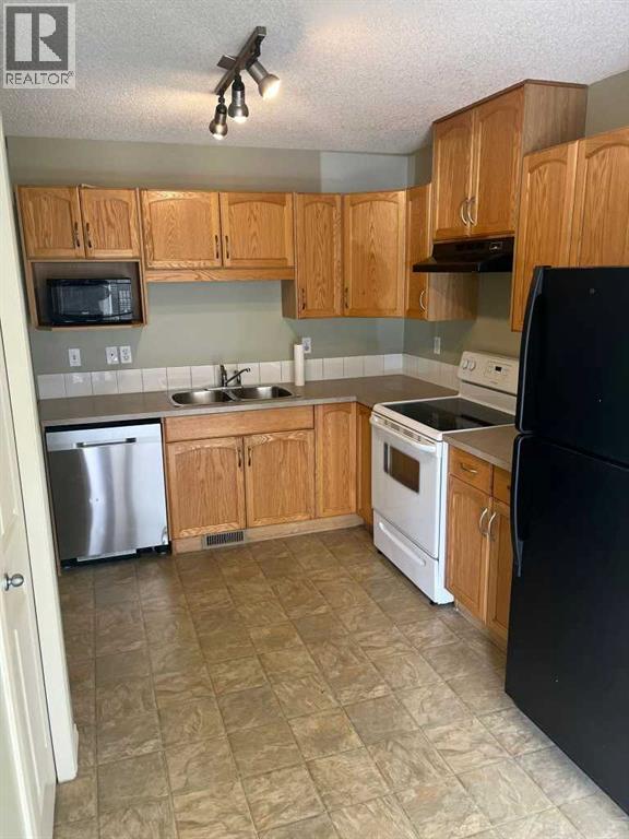 Row / Townhouse for Sale in 138 Saddlebrook Point NE|Calgary, Alberta T3J0G3 3