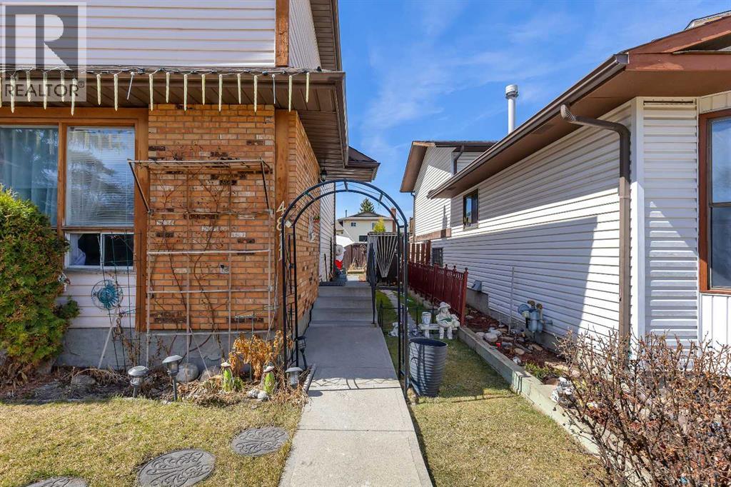 House for Sale in 4811 60 Street NE|Calgary, Alberta t1y5b8 3