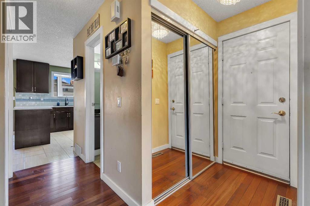 House for Sale in 4811 60 Street NE|Calgary, Alberta t1y5b8 5