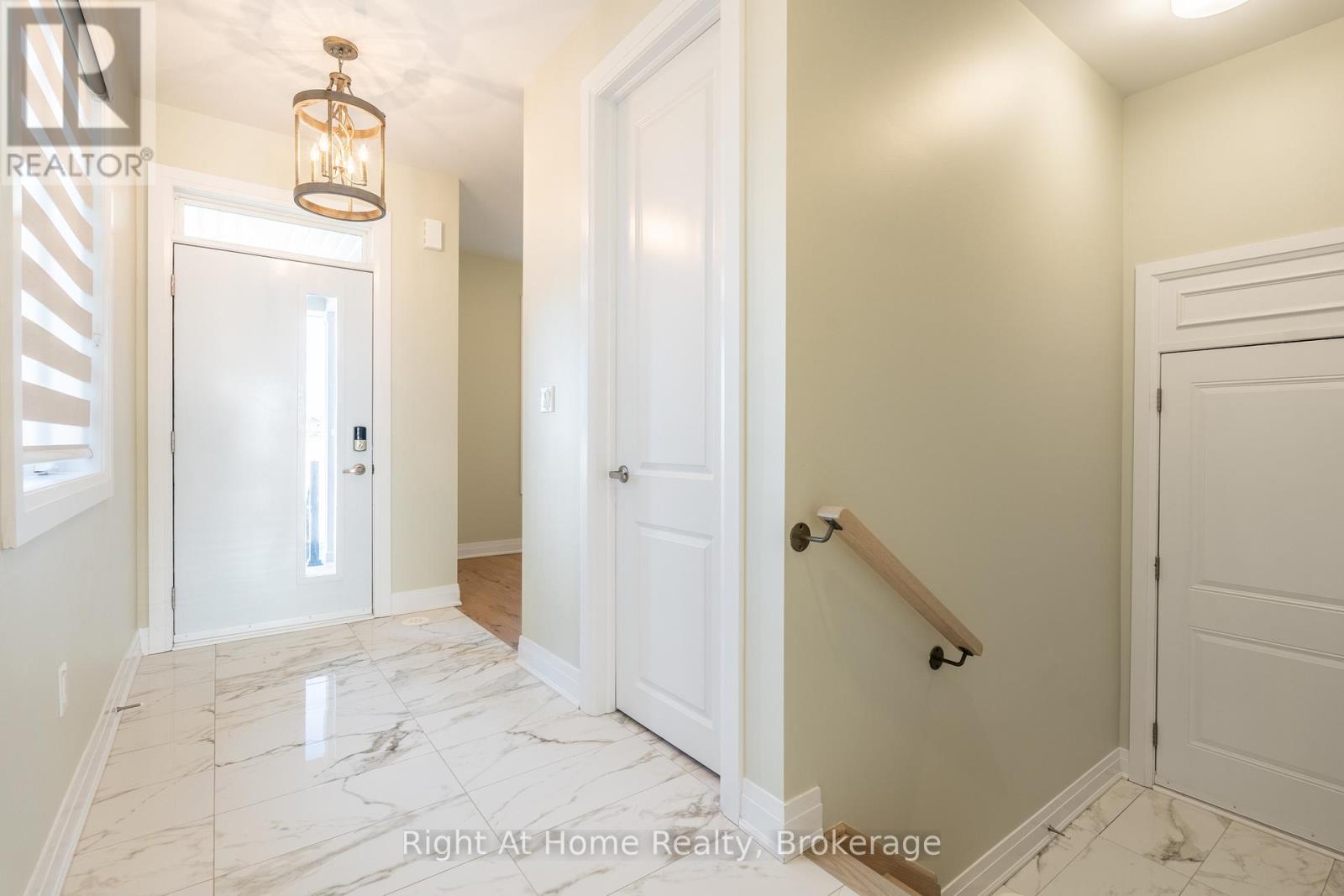 Row / Townhouse for Sale in 80 SETTLERS ROAD E|Oakville (GO Glenorchy), Ontario L6H0Y8 5