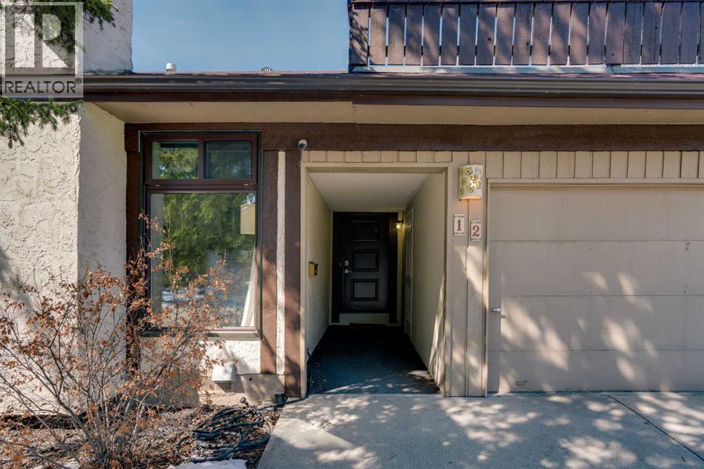 House for Sale in 12 Oakvale Place SW|Calgary, Alberta T2V1H4 4