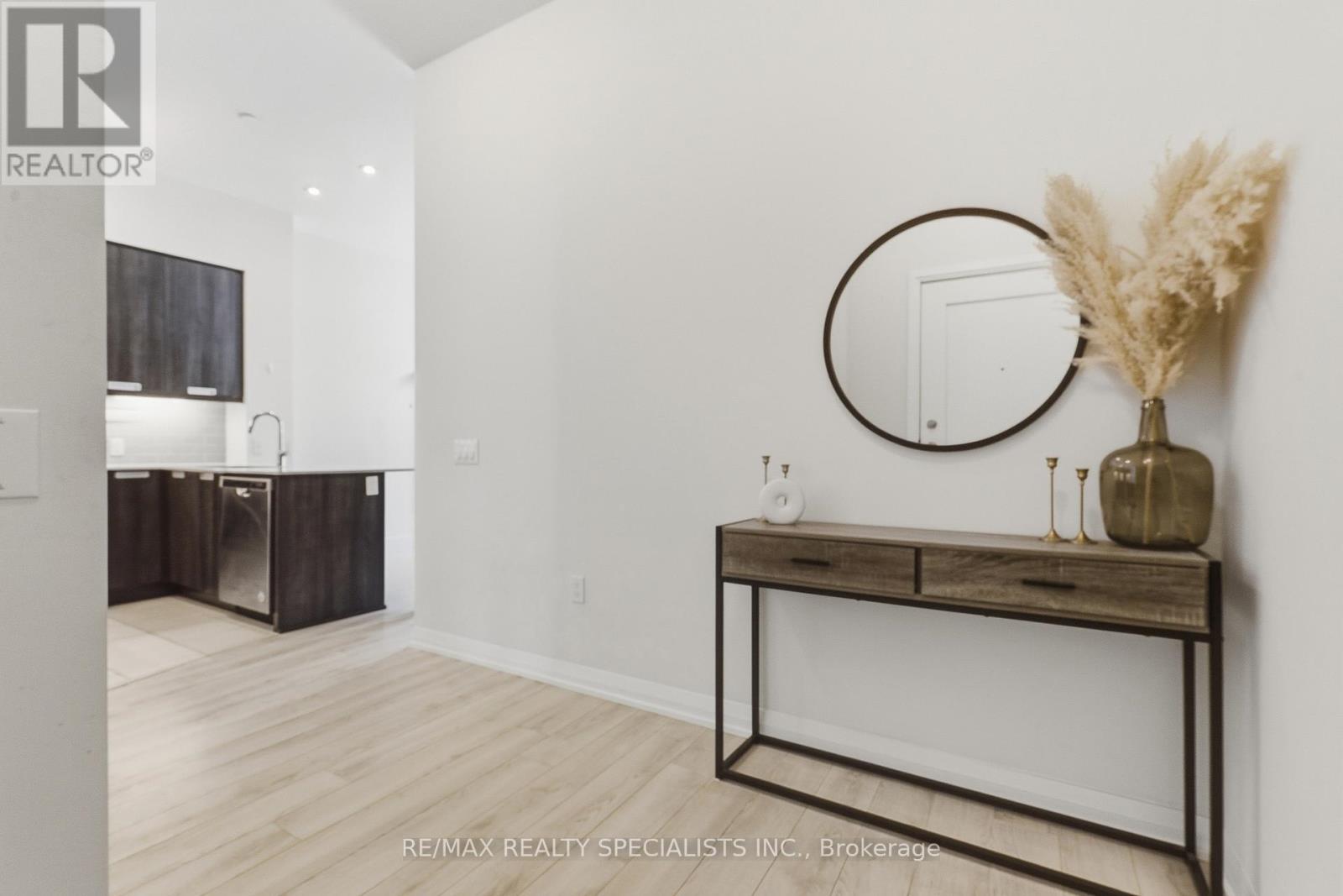 Row / Townhouse for Sale in A5 - 65 WATERGARDEN DRIVE|Mississauga (Hurontario), Ontario L5R0G9 4